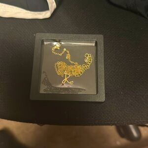 I’m selling a necklace that is barely used worn maybe five times.